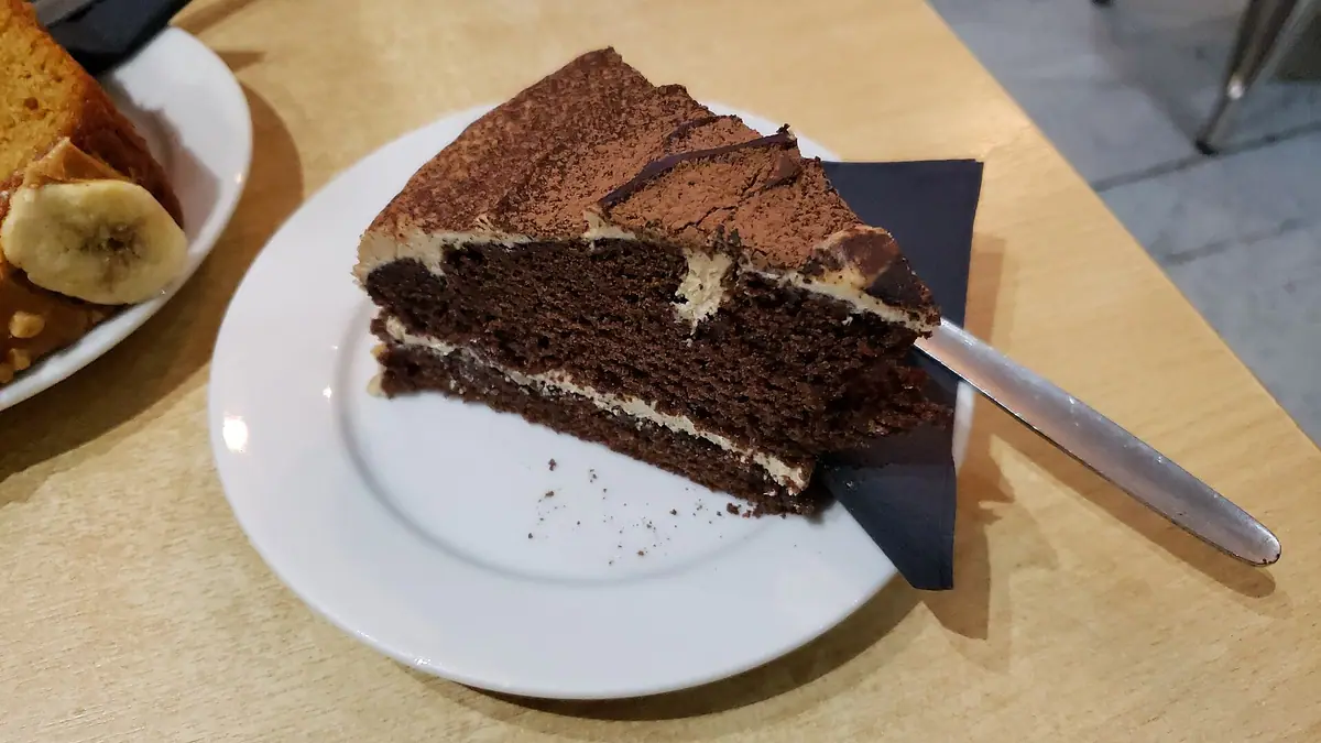 Jo's Cakery – cake shop in Leigh town centre